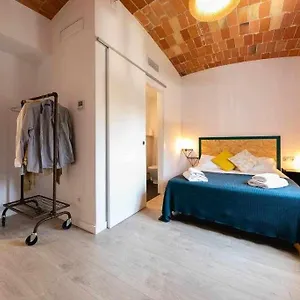 Newly Renovated W Pool & Bikeparking Guest house Girona